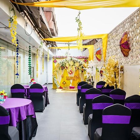 Caspia Hotel New Delhi Екстериор снимка