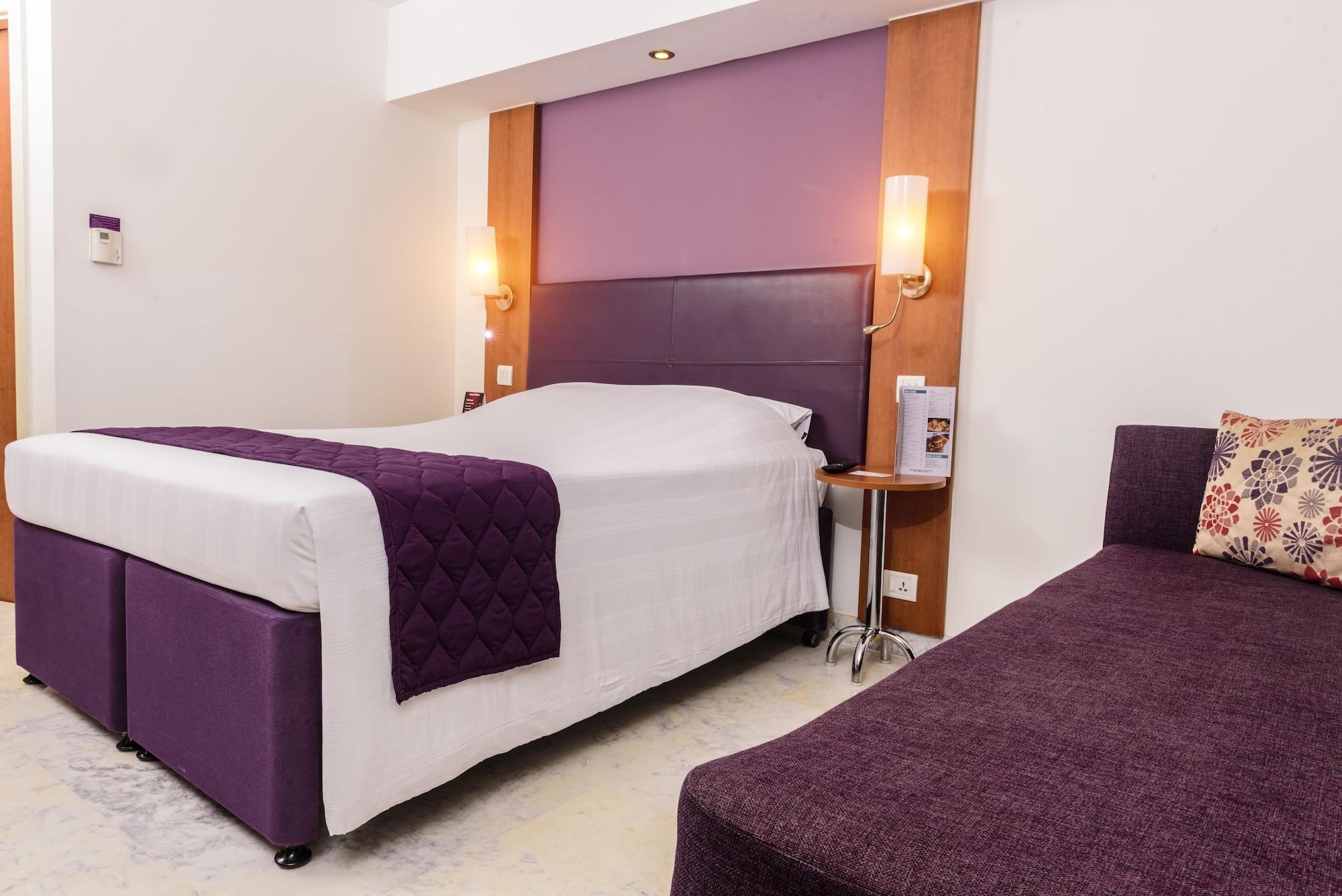 Caspia Hotel New Delhi Екстериор снимка