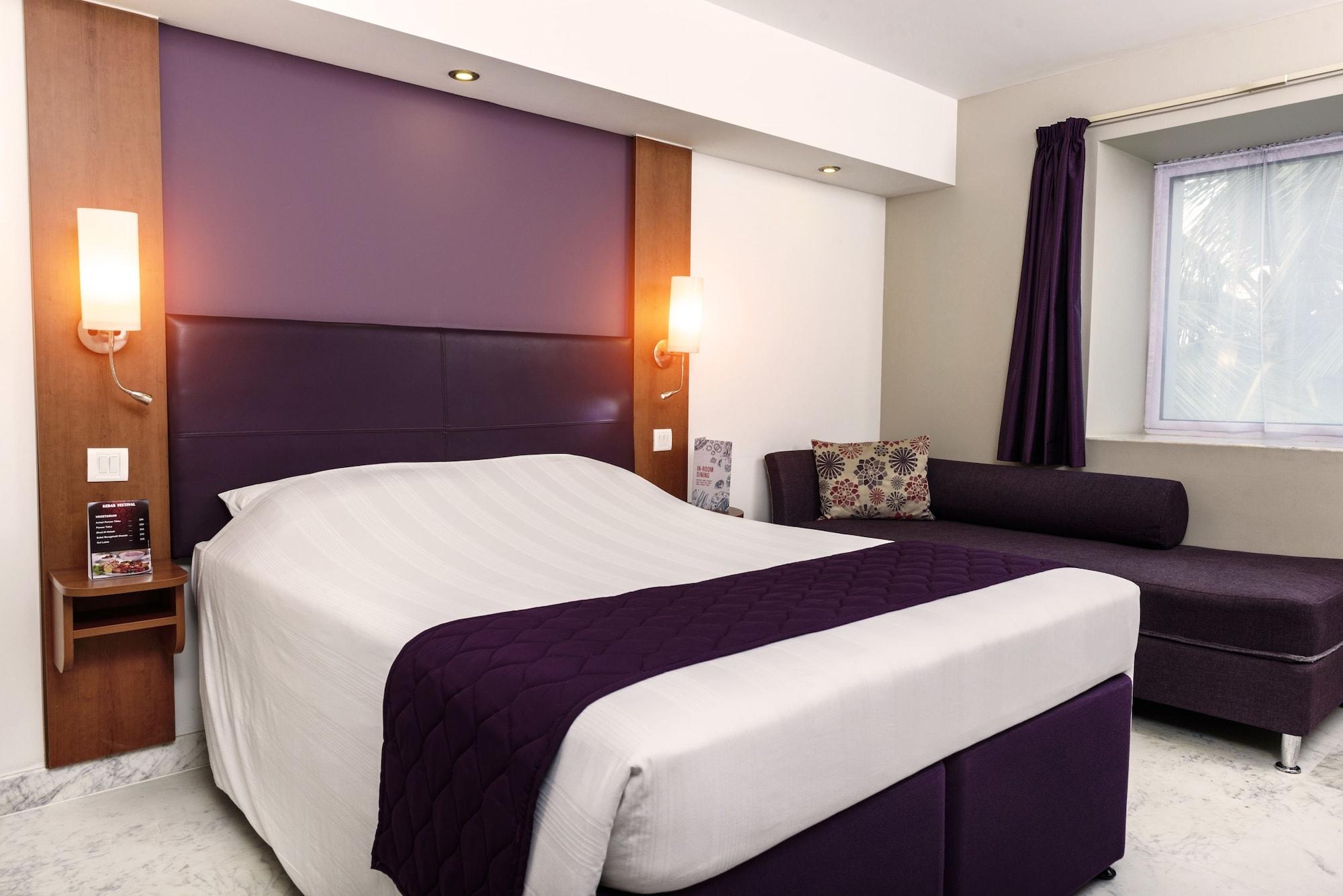 Caspia Hotel New Delhi Екстериор снимка