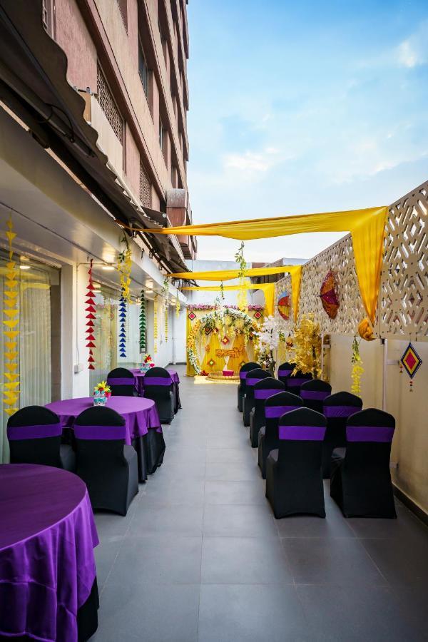 Caspia Hotel New Delhi Екстериор снимка
