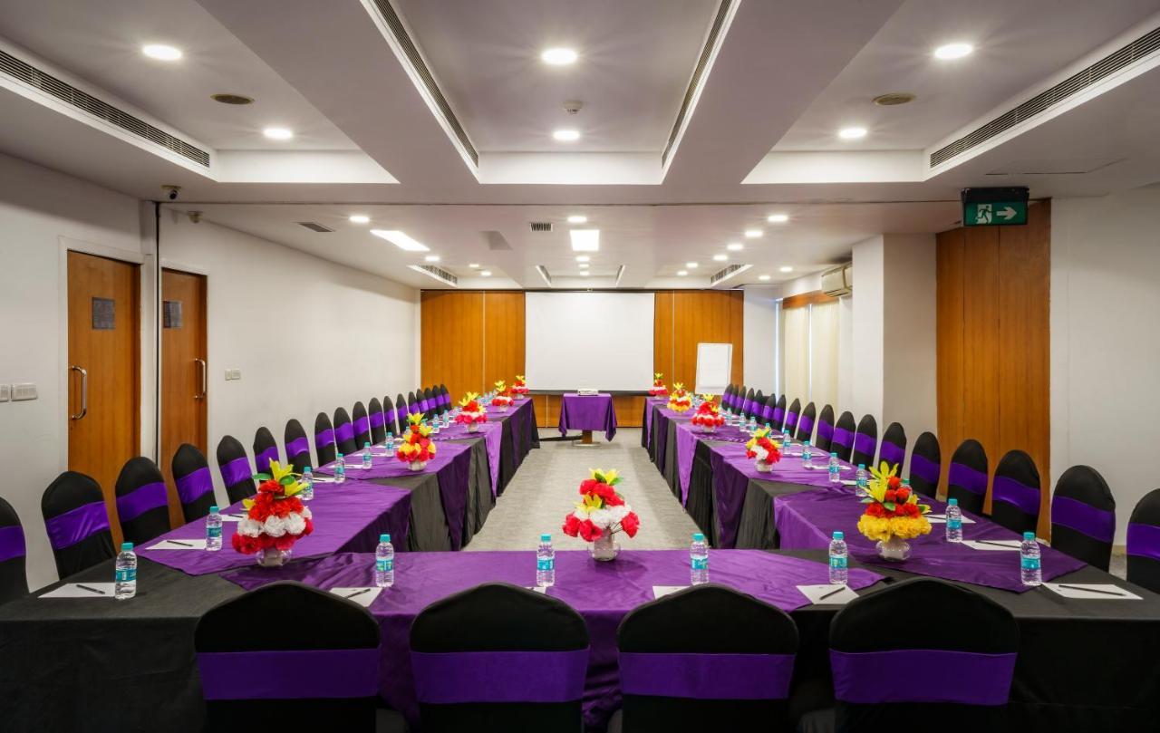 Caspia Hotel New Delhi Екстериор снимка