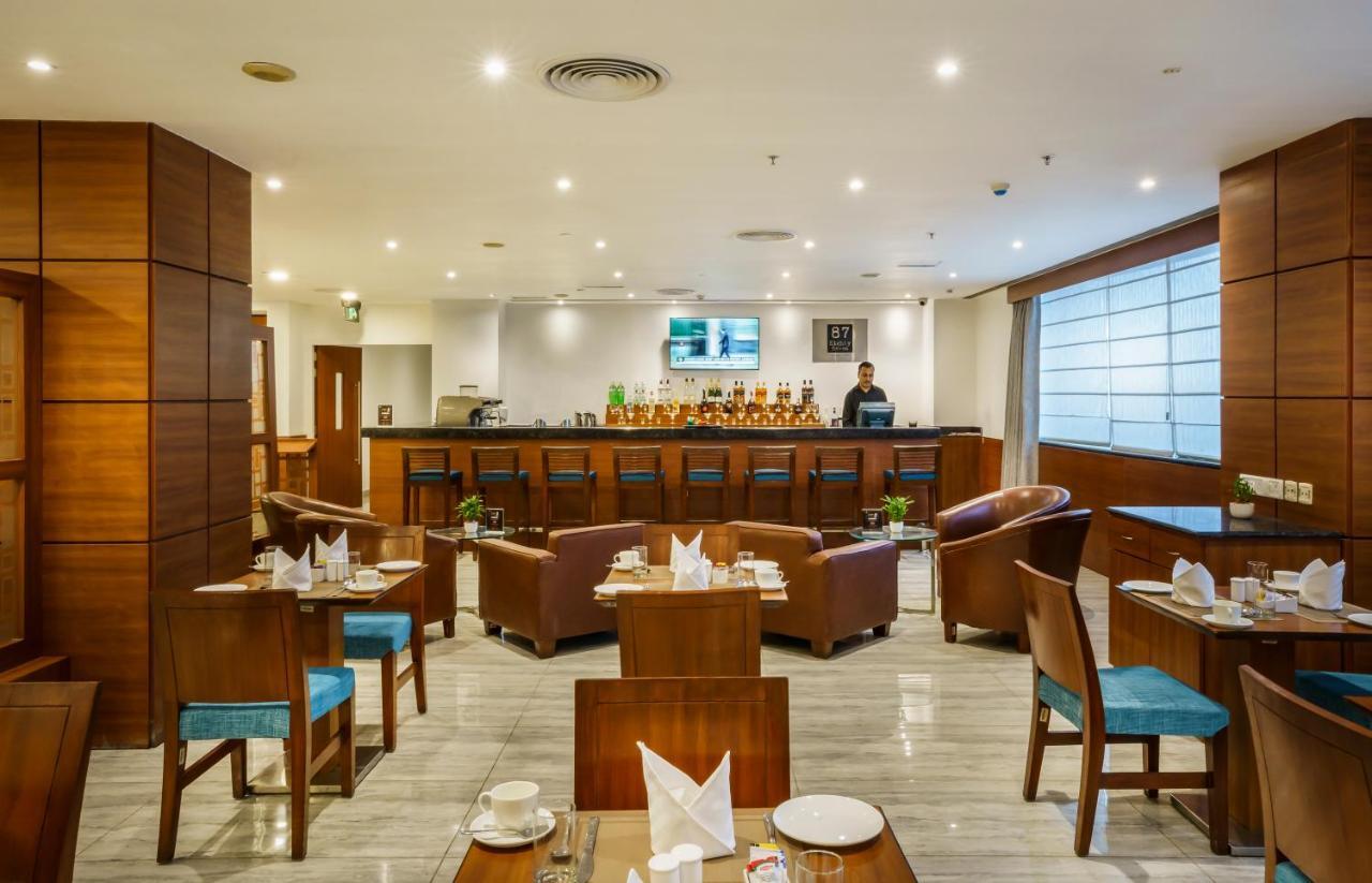 Caspia Hotel New Delhi Екстериор снимка