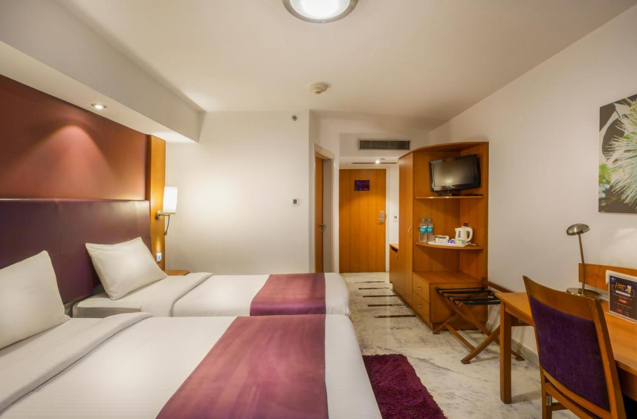 Caspia Hotel New Delhi Екстериор снимка