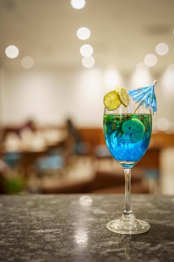 Caspia Hotel New Delhi Екстериор снимка