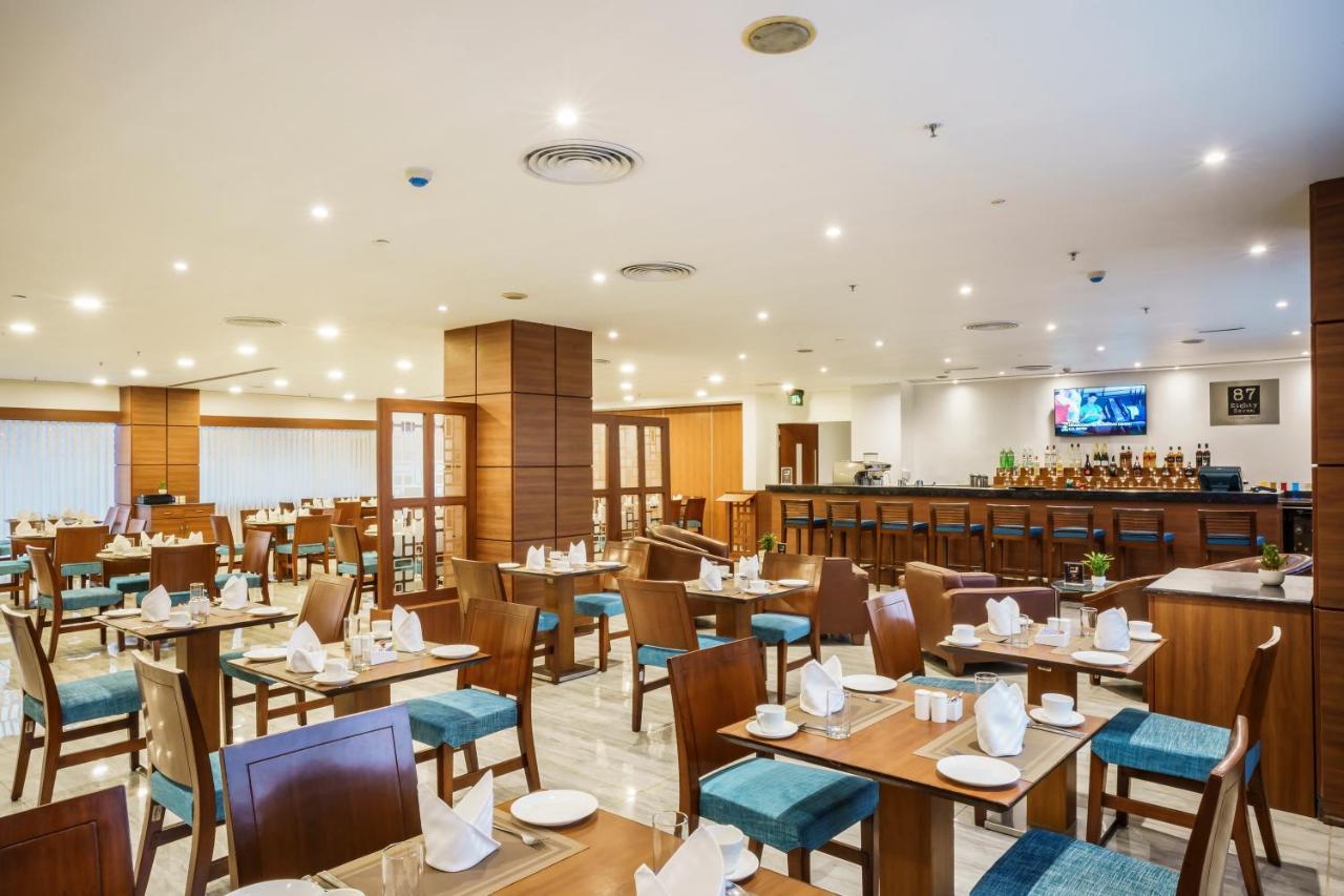 Caspia Hotel New Delhi Екстериор снимка