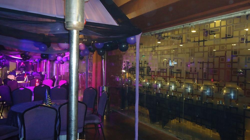 Caspia Hotel New Delhi Екстериор снимка