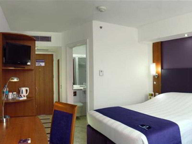 Caspia Hotel New Delhi Стая снимка