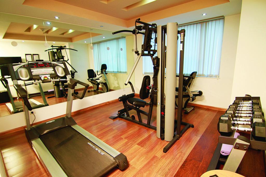 Caspia Hotel New Delhi Екстериор снимка