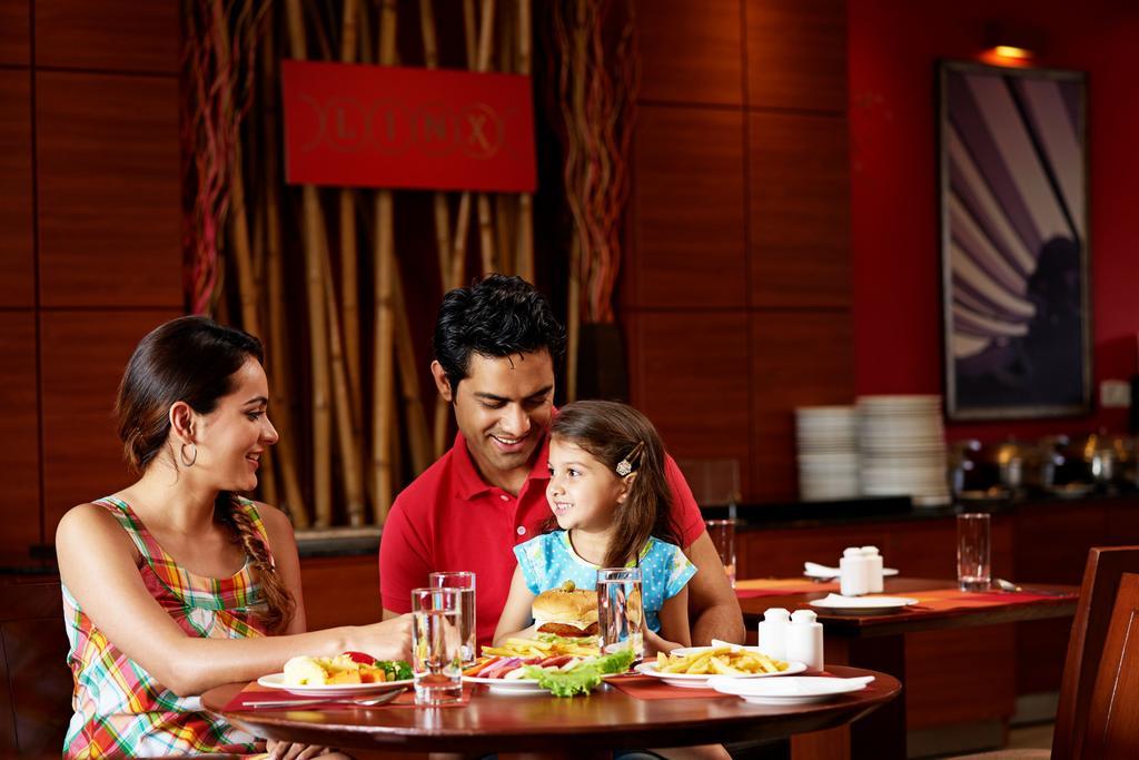 Caspia Hotel New Delhi Екстериор снимка