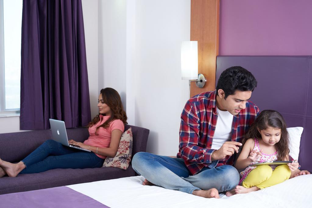 Caspia Hotel New Delhi Екстериор снимка