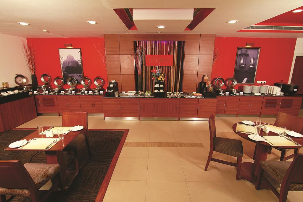 Caspia Hotel New Delhi Екстериор снимка