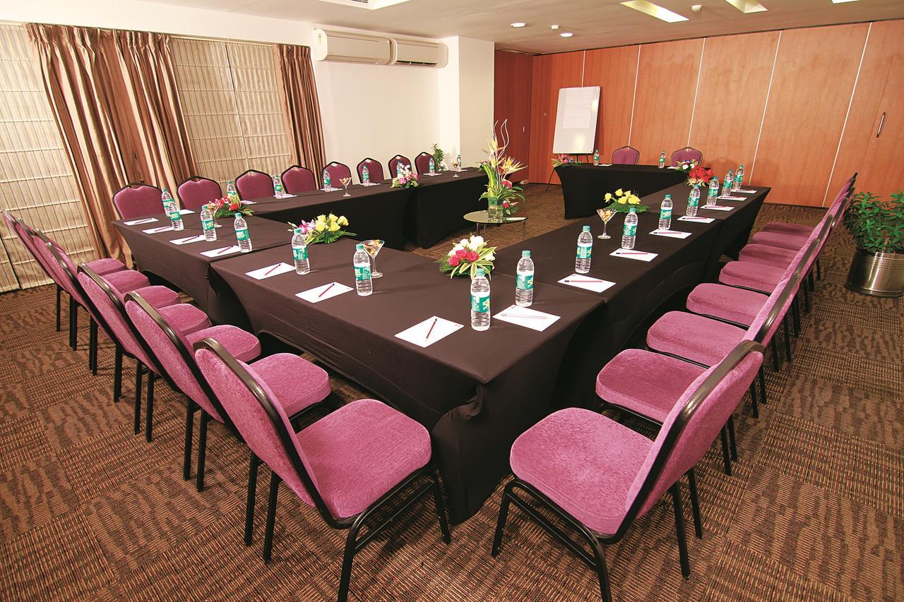 Caspia Hotel New Delhi Екстериор снимка