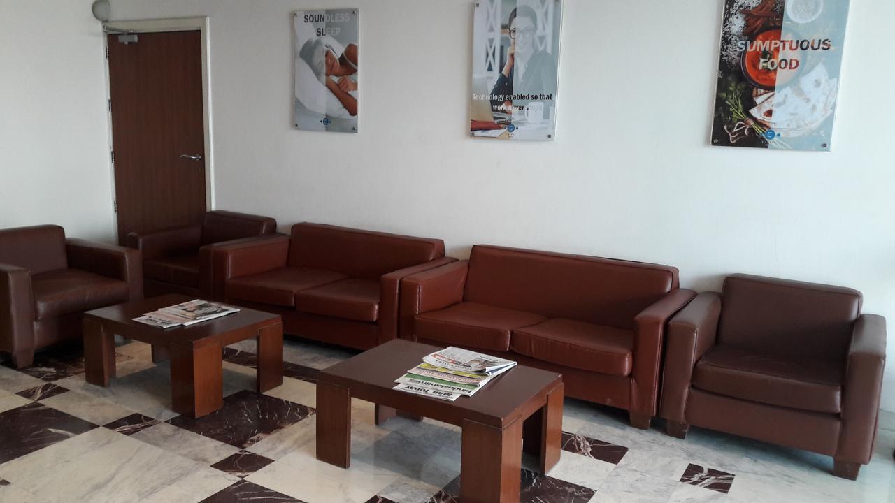 Caspia Hotel New Delhi Екстериор снимка